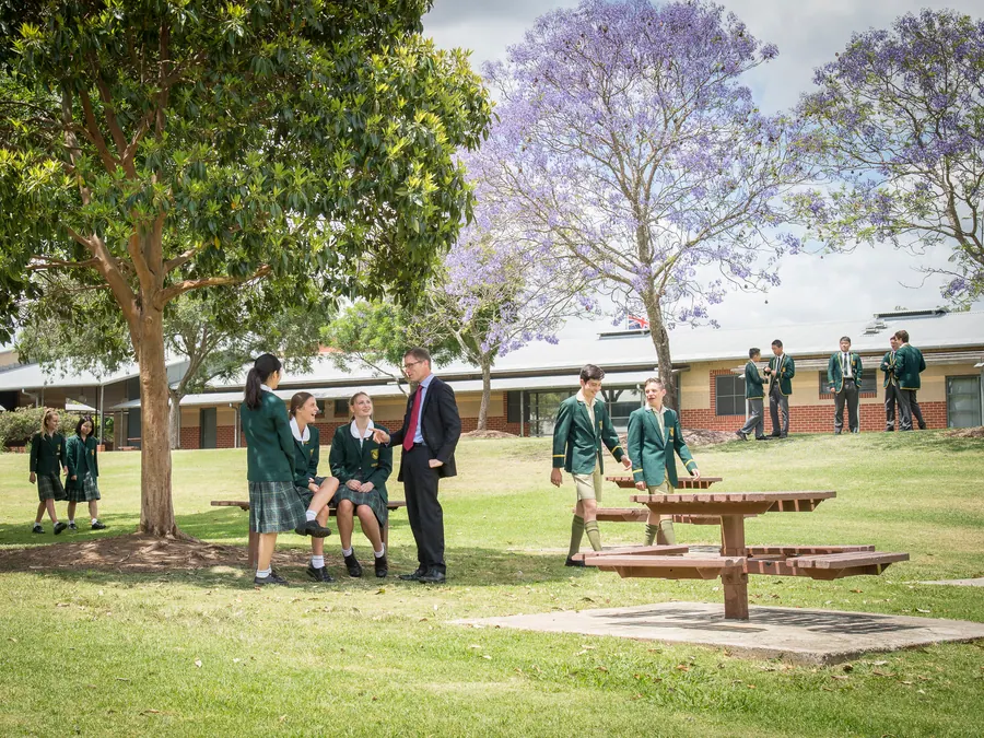 Macarthur Anglican School 교내 야외 공간