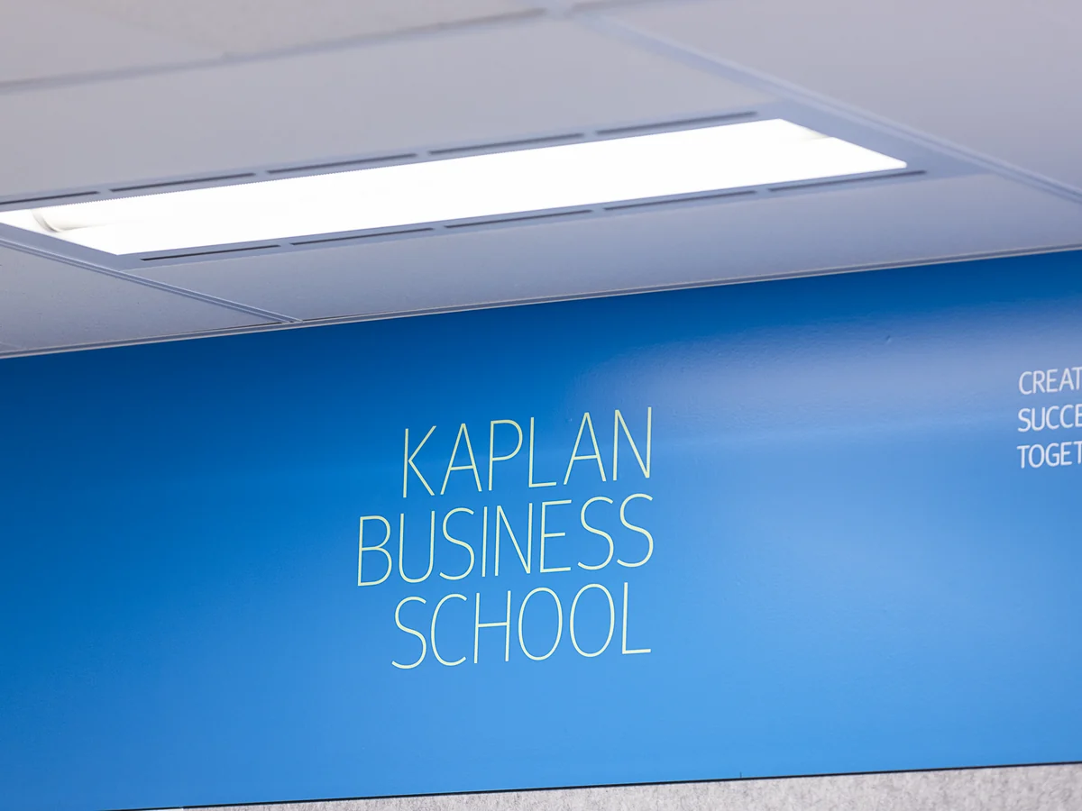 Kaplan Business School 이름이 보이는 시드니 캠퍼스 내부